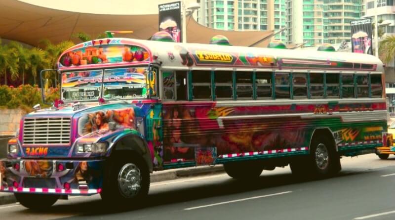 Que son los Diablos Rojos Viajar por Ciudad de Panama en Bus Parrandero - 2