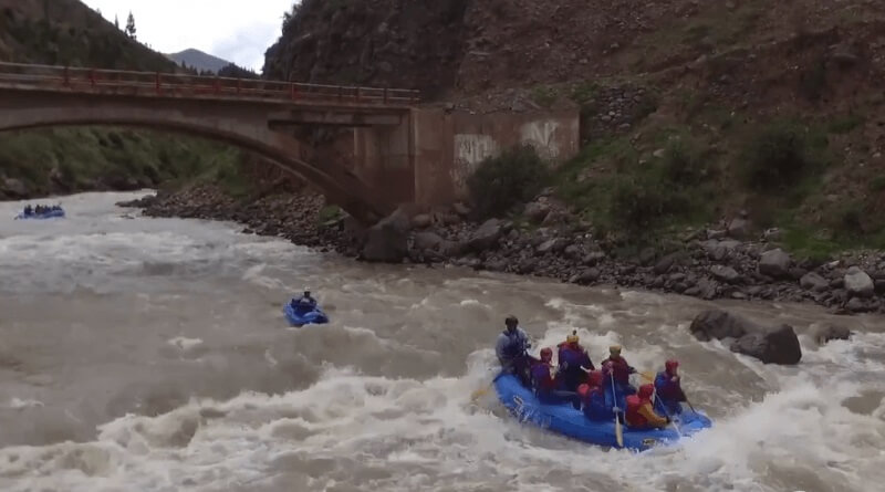 Canotaje Rafting en el río Cañete en Lunahuana a pocas horas de Lima Perú