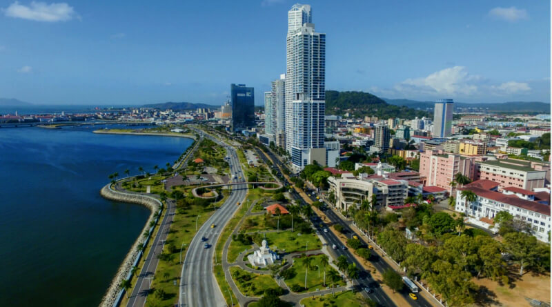 Cinta Costera de Ciudad de Panama La extensa franja verde y lugar turistico - 1