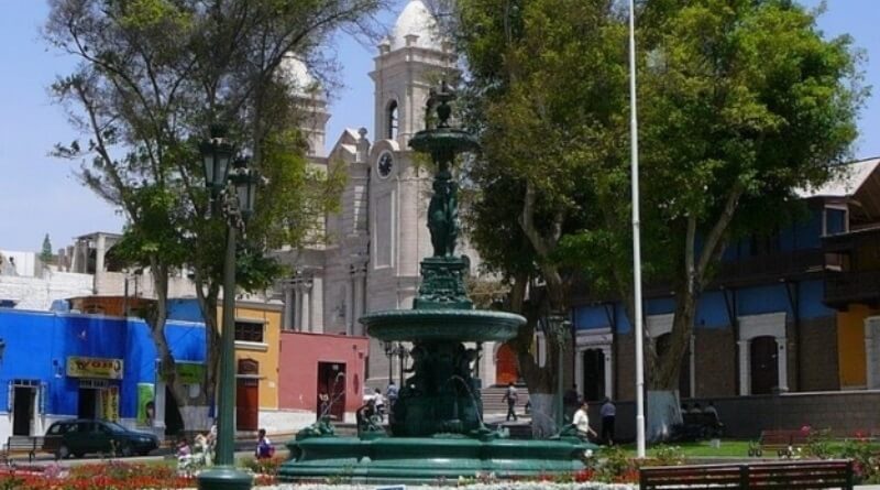 Fuente Ornamental Plaza de Armas de Moquegua Peru